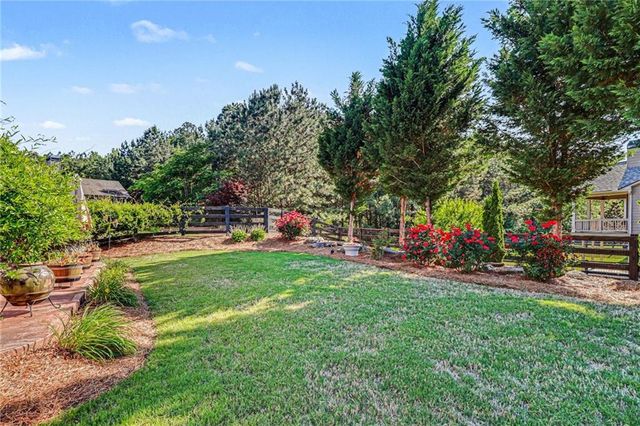 194 Hawthorne Ridge Circle, Dallas, GA 30132