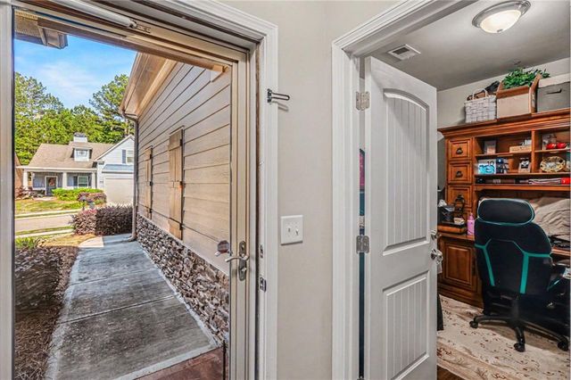 194 Hawthorne Ridge Circle, Dallas, GA 30132