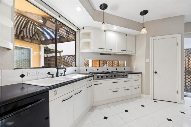 1524 Nantucket Drive F, Houston, TX 77057