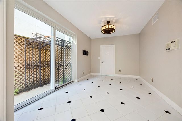 1524 Nantucket Drive F, Houston, TX 77057