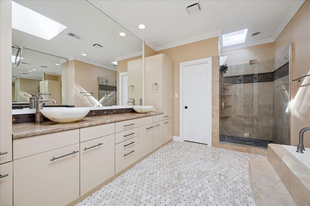 1524 Nantucket Drive F, Houston, TX 77057