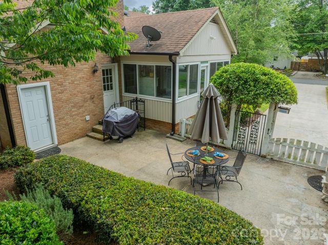 5522 Sharon Road, Charlotte, NC 28210