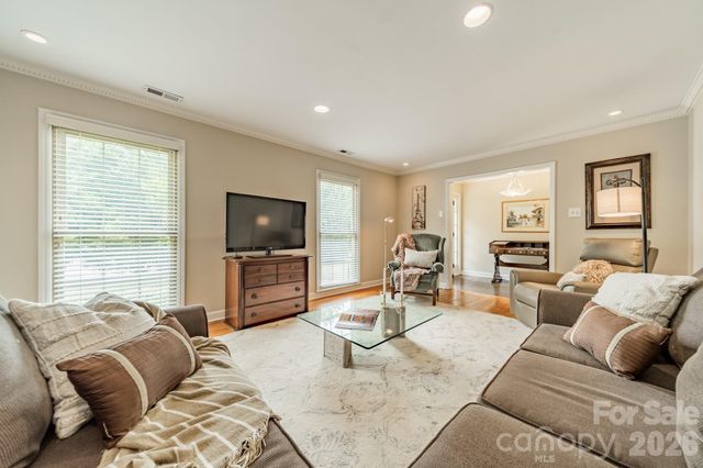 5522 Sharon Road, Charlotte, NC 28210