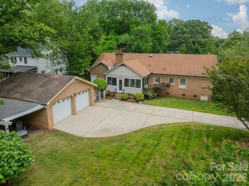 5522 Sharon Road, Charlotte, NC 28210