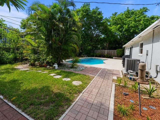 1515 CRESCENT Drive, Lake Park, FL 33403