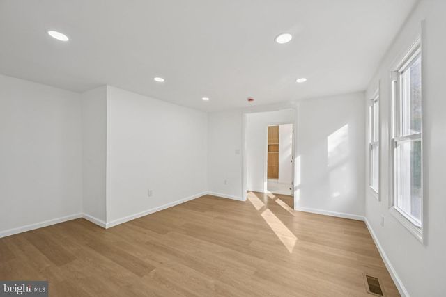 998 E BUTLER AVE, Vineland, NJ 08361