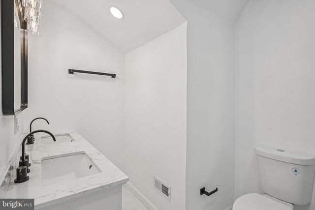 998 E BUTLER AVE, Vineland, NJ 08361