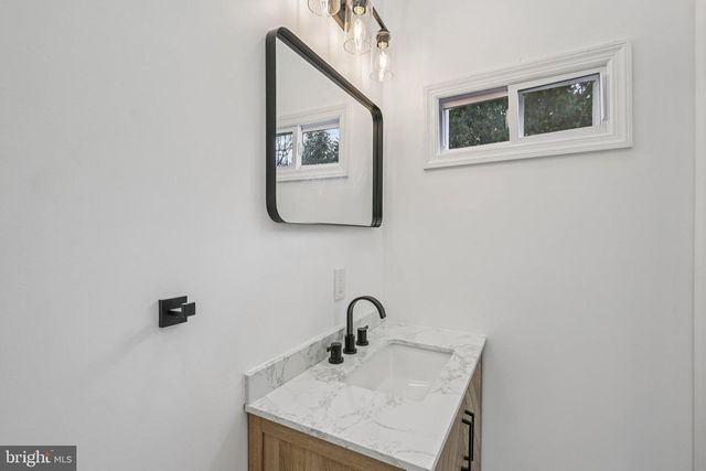 998 E BUTLER AVE, Vineland, NJ 08361