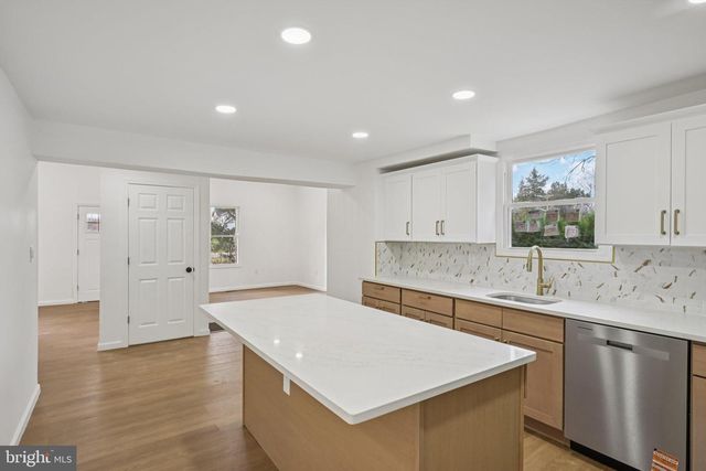 998 E BUTLER AVE, Vineland, NJ 08361