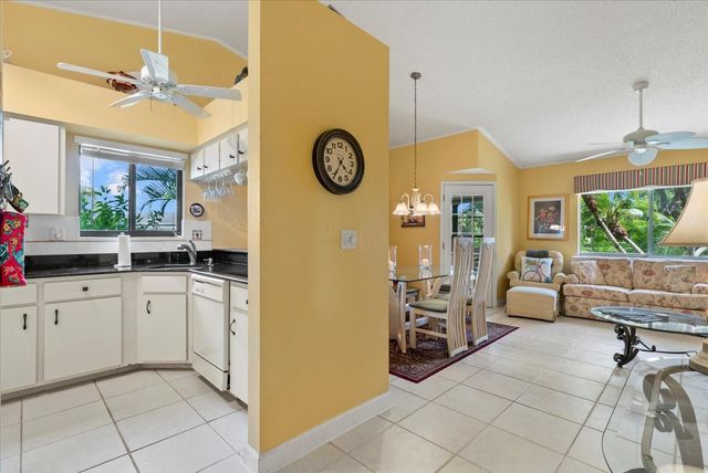 3001 SEAWIND CIRCLE 10C, Venice, FL 34293