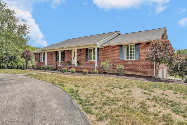 801 Orchard Lake DR, Daleville, VA 24083