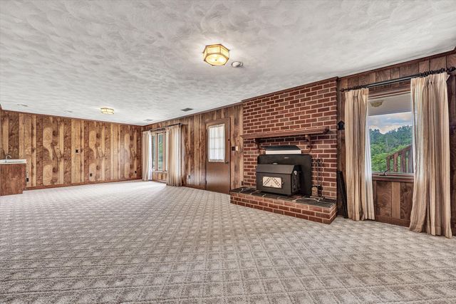 801 Orchard Lake DR, Daleville, VA 24083