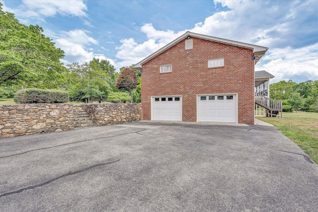 801 Orchard Lake DR, Daleville, VA 24083