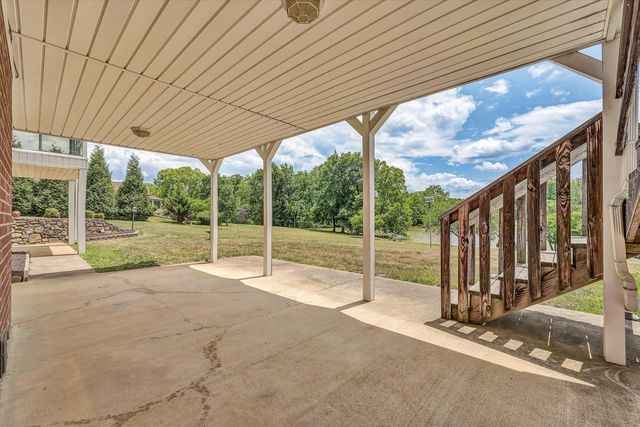 801 Orchard Lake DR, Daleville, VA 24083