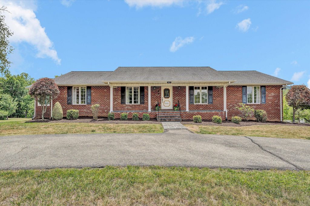 801 Orchard Lake DR, Daleville, VA 24083