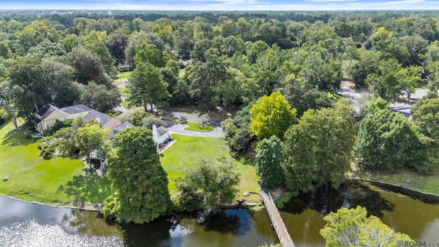 1211 Thoreau Dr, Baton Rouge, LA 70808