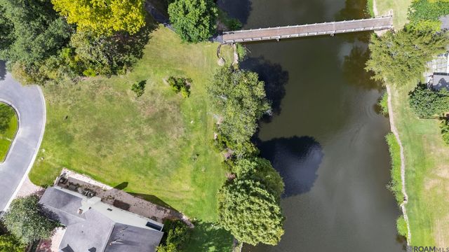 1211 Thoreau Dr, Baton Rouge, LA 70808