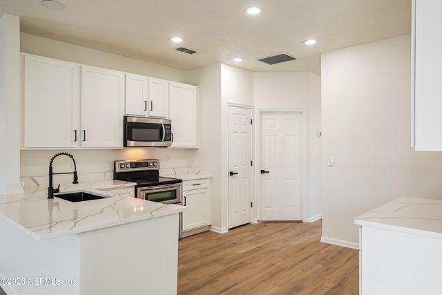 8603 LONGFORD Drive, Jacksonville, FL 32244