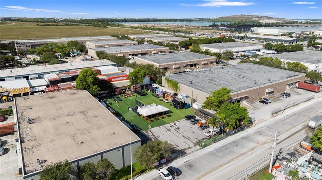 7070 NW 84th Ave, Medley, FL 33166