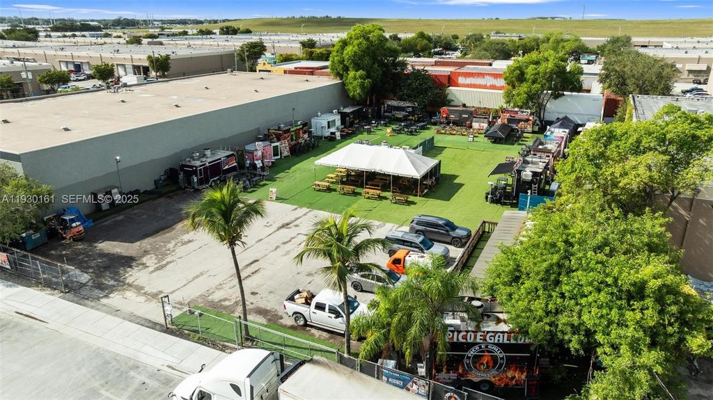 7070 NW 84th Ave, Medley, FL 33166