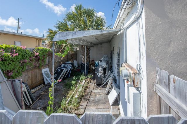 922 S Dixie Highway, Lake Worth Beach, FL 33460