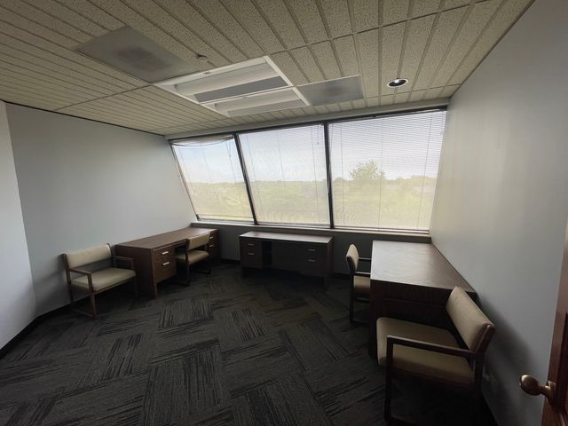 340 W Butterfield Road 4D, Elmhurst, IL 60126