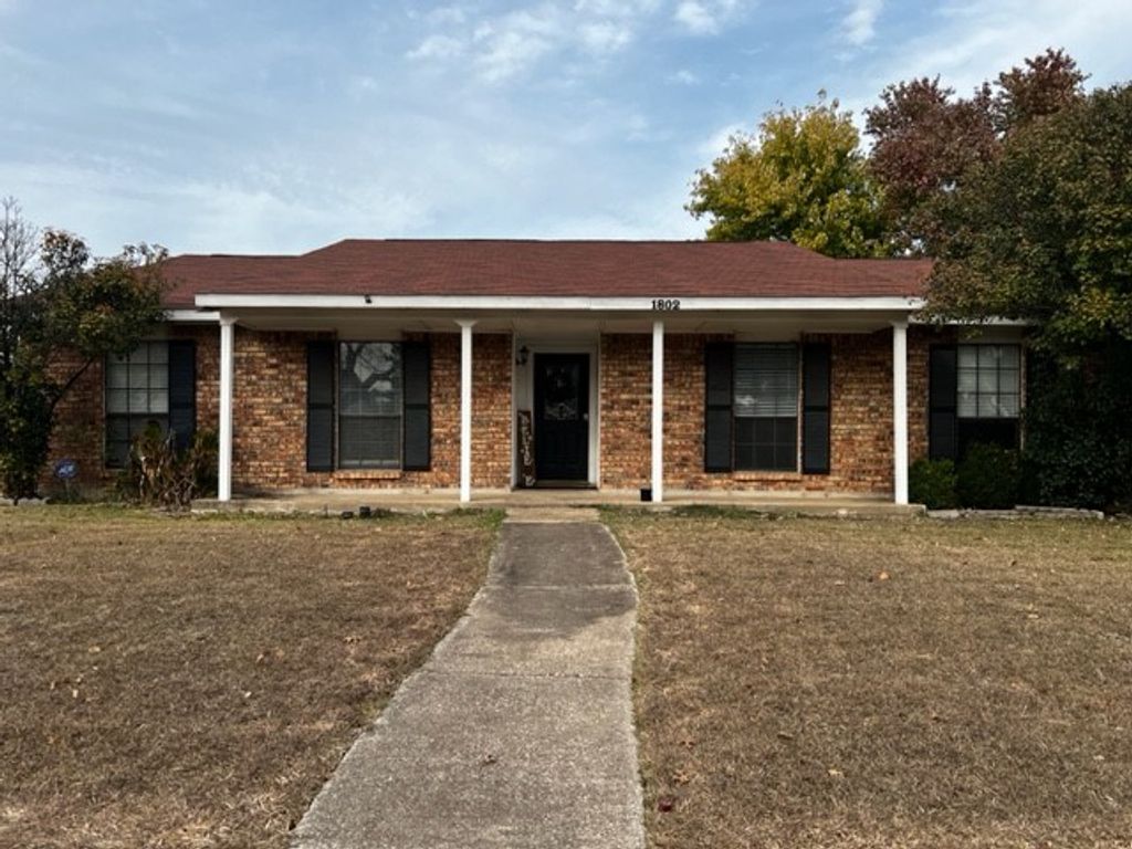 1802 Lewis Trail, Grand Prairie, TX 75052