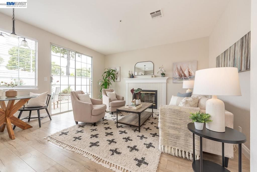 Image 14 of property listing at 4780 Cabello St, Union City, CA 94587