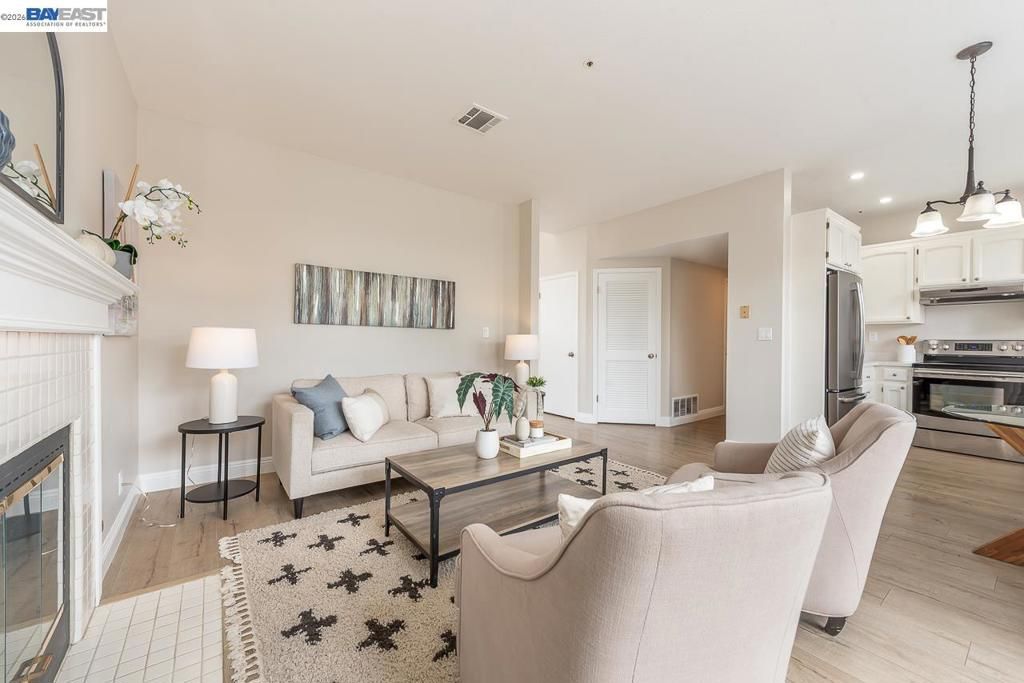 Image 16 of property listing at 4780 Cabello St, Union City, CA 94587