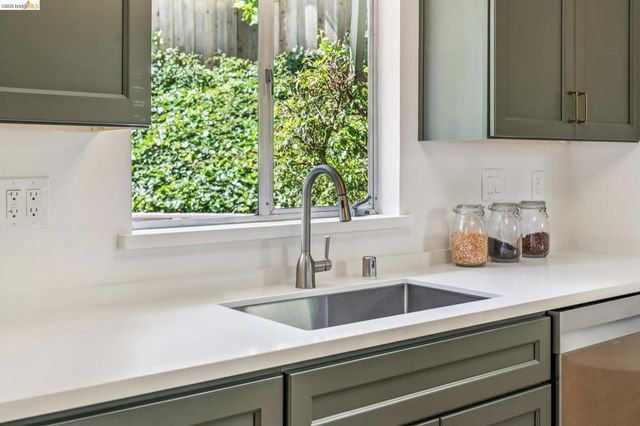 1113 Hillview Rd, Berkeley, CA 94708
