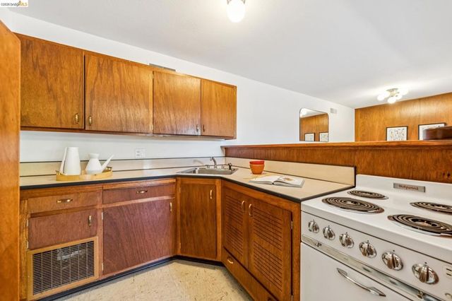 1113 Hillview Rd, Berkeley, CA 94708