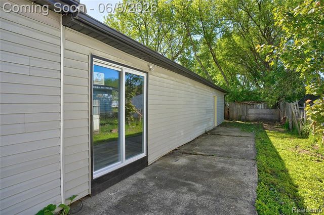 8053 Leadley Avenue, Mount Morris, MI 48458