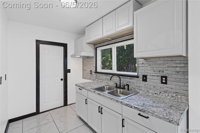 8053 Leadley Avenue, Mount Morris, MI 48458