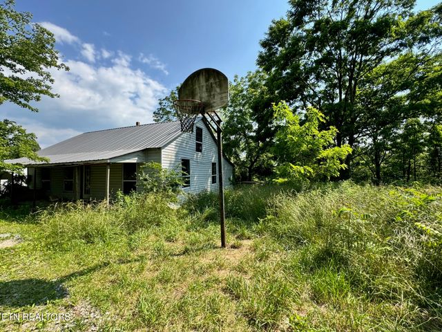 1070 W Rock Quarry Rd, Clarkrange, TN 38553