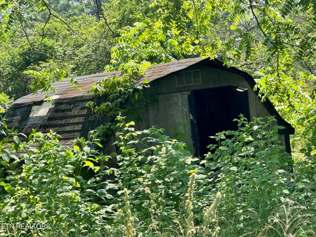 1070 W Rock Quarry Rd, Clarkrange, TN 38553
