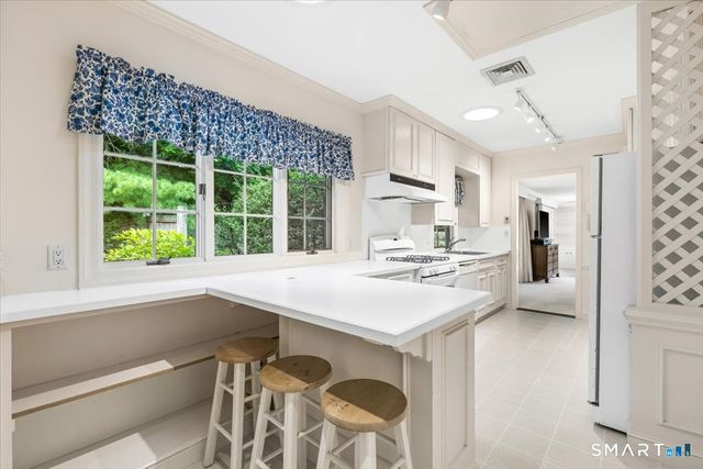 38 Gerrish Lane, New Canaan, CT 06840
