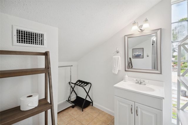 1105 Tulane Street B, Houston, TX 77008