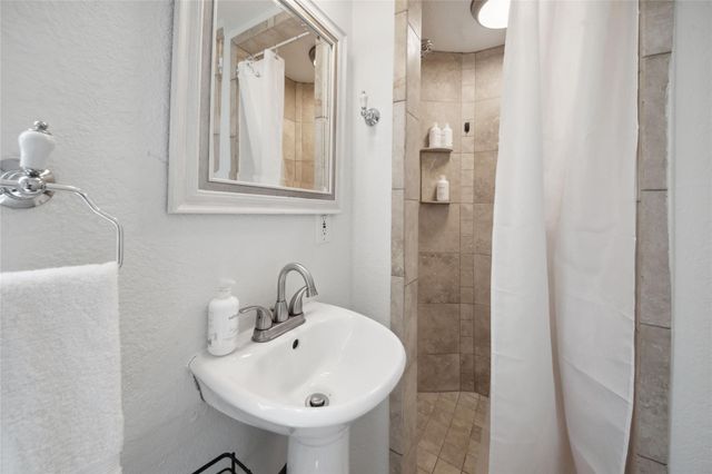 1105 Tulane Street B, Houston, TX 77008