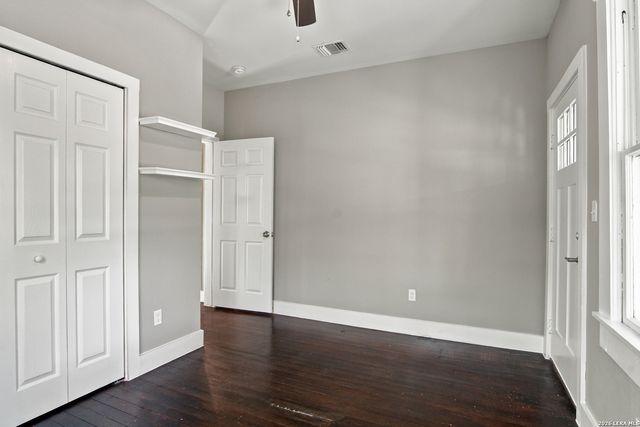 801 W Mistletoe Ave, San Antonio, TX 78212