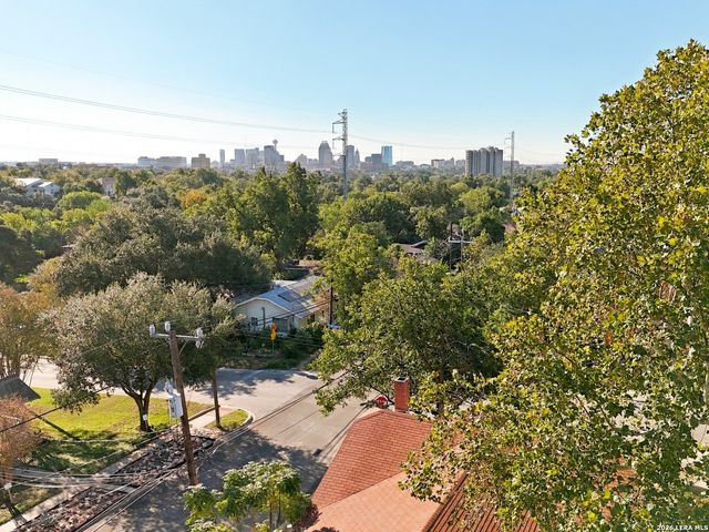 801 W Mistletoe Ave, San Antonio, TX 78212