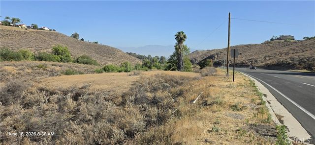 17401 La Sierra, Riverside, CA 92503
