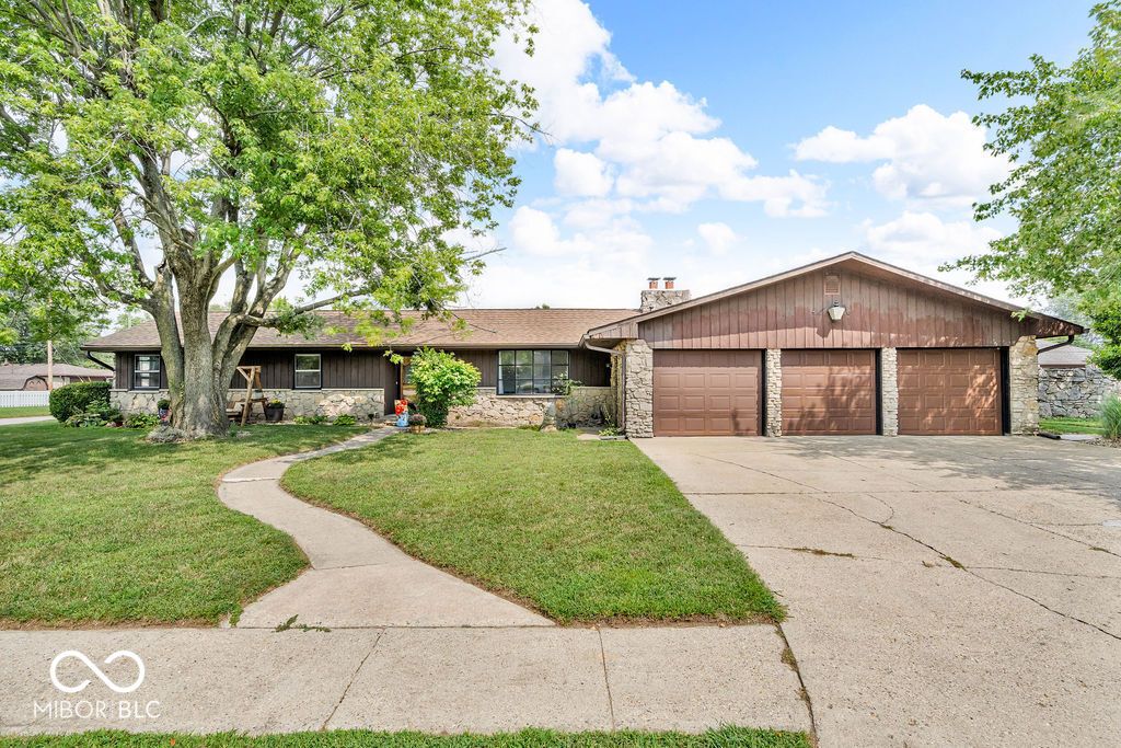 605 Simmons Street, Plainfield, IN 46168