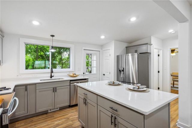 698 Garibaldi SW Street, Atlanta, GA 30310