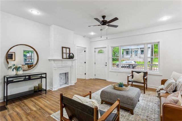 698 Garibaldi SW Street, Atlanta, GA 30310