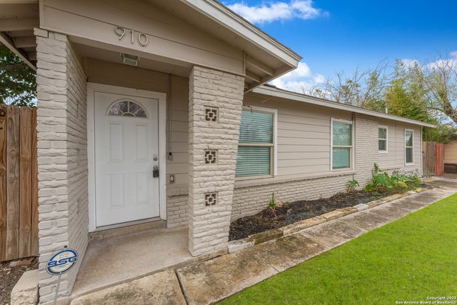 910 REXFORD DR, San Antonio, TX 78216