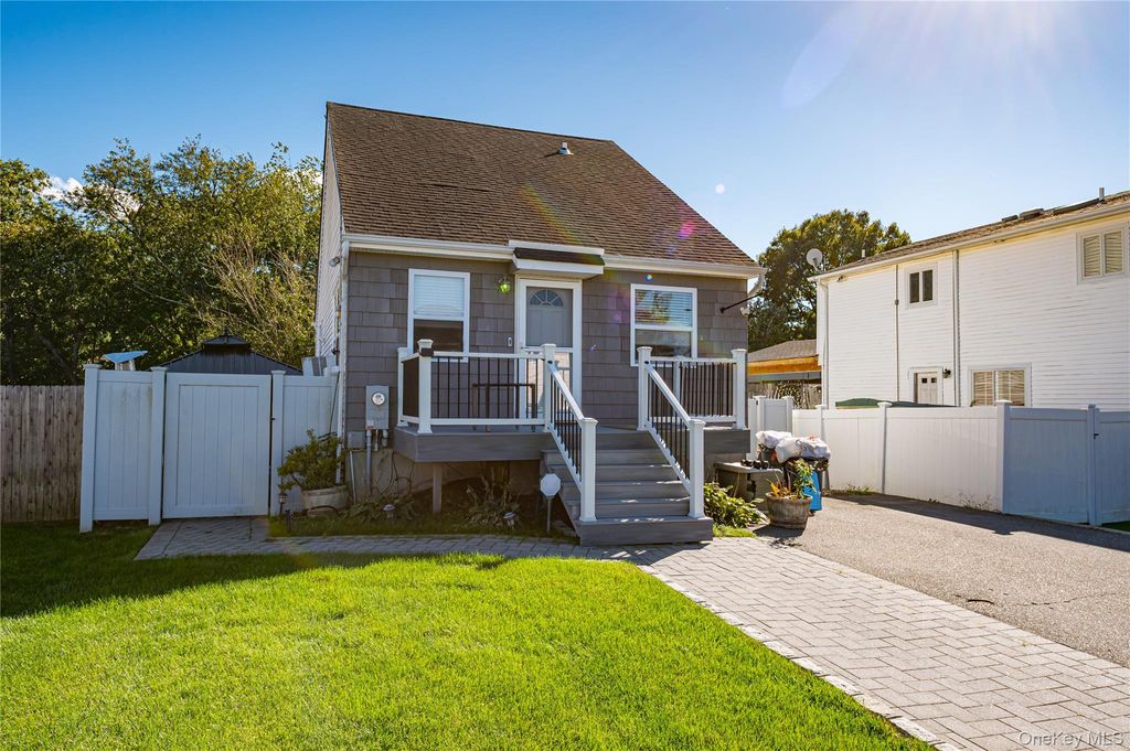 14 Donna Lane, Ronkonkoma, NY 11779 — exterior