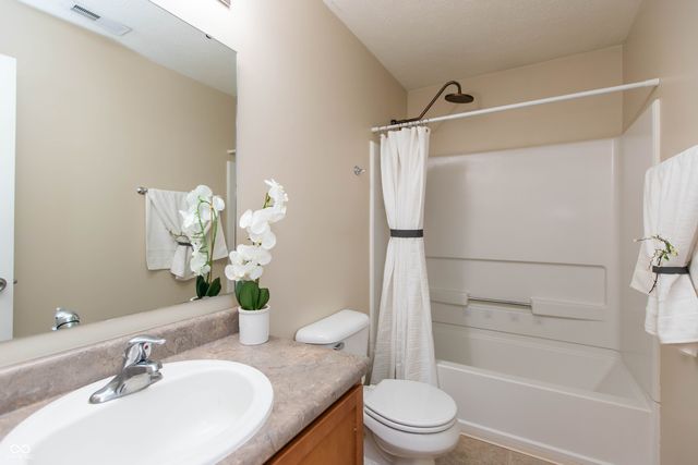 12749 Vikings Lane, Fishers, IN 46037