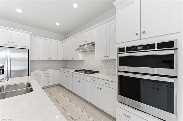 8957 Mustique LN, Naples, FL 34114