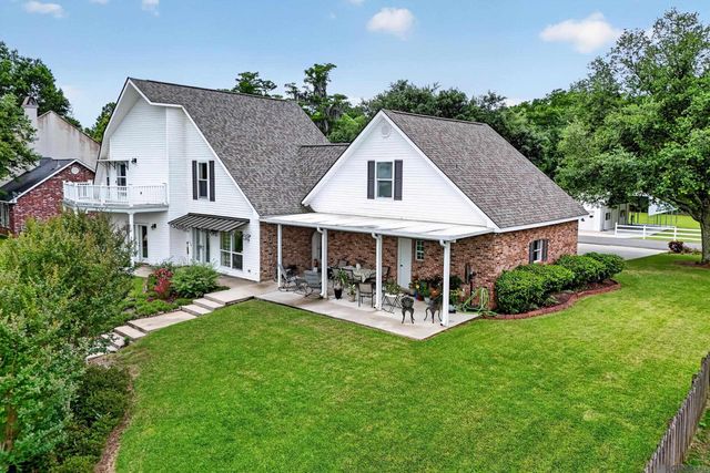13776 Bayou Terrace Dr, St Amant, LA 70774