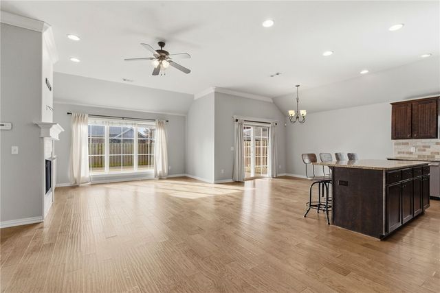 3707 Town Vu Road, Bentonville, AR 72712